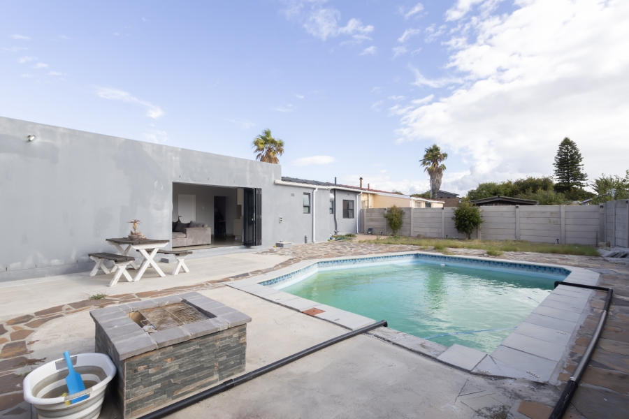 3 Bedroom Property for Sale in Sanddrift Western Cape